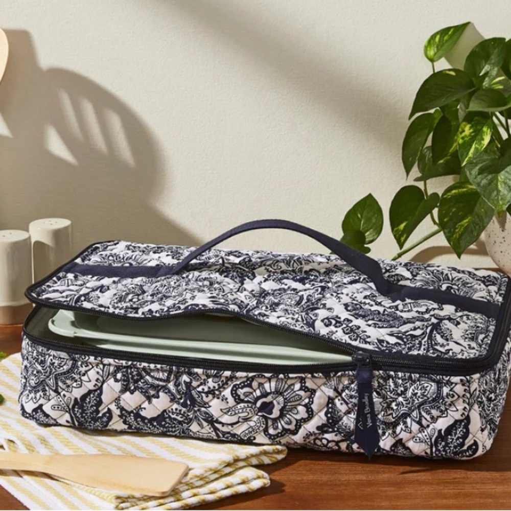 NWOT Vera Bradley Quilted Casserole Carrier